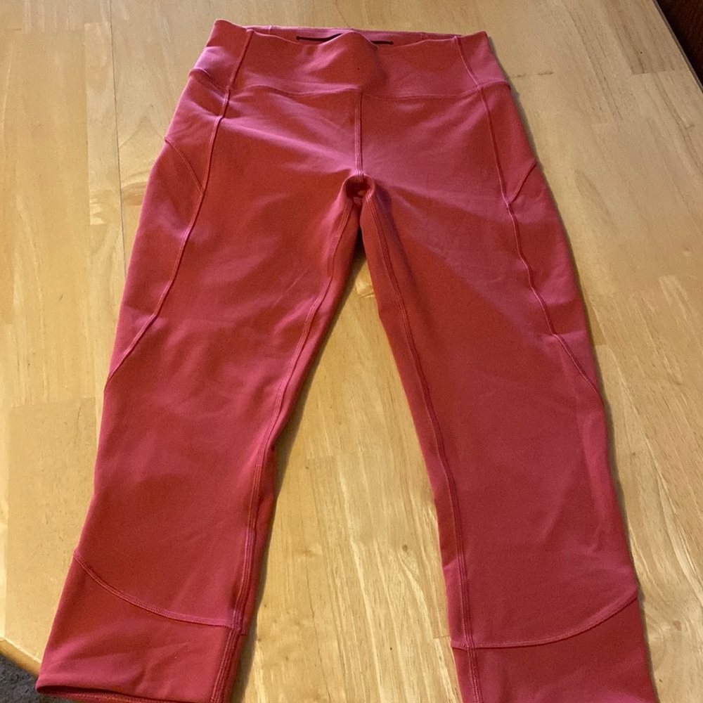 lululemon size 6 cropped pink leggings in GUC